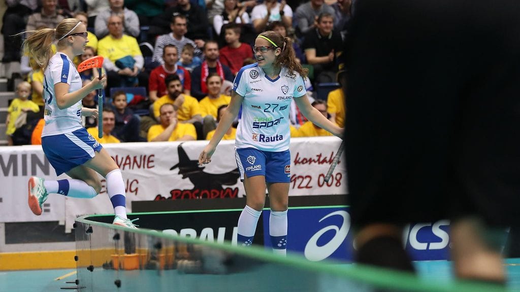 Veera (vas.) ja Oona Kauppi olivat varsinaisella peliajalla Suomen sankarit, mutta epäonnistuivat rangaistuslaukauskisassa.