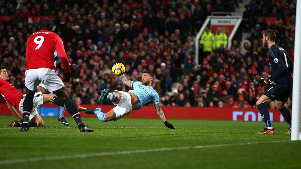 Nicolas Otamendi laukoi Cityn voittomaalin toisella jaksolla.