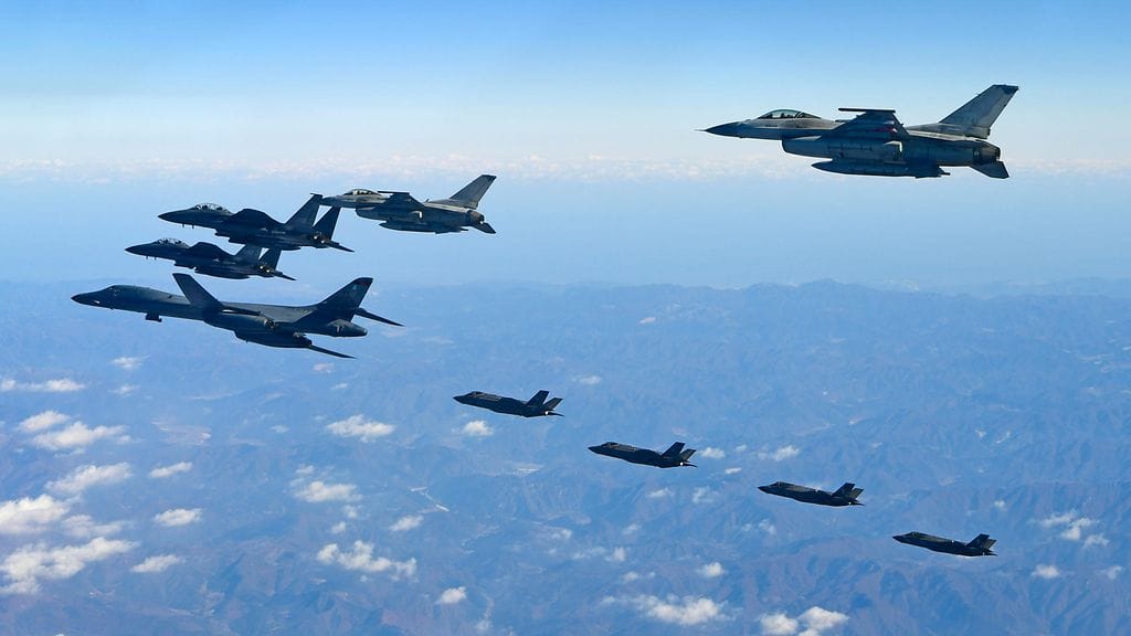 Kuva Yhdysvaltain ja Etelä-Korean yhteisestä Vigilant ACE -harjoituksesta joulukuussa 2017.