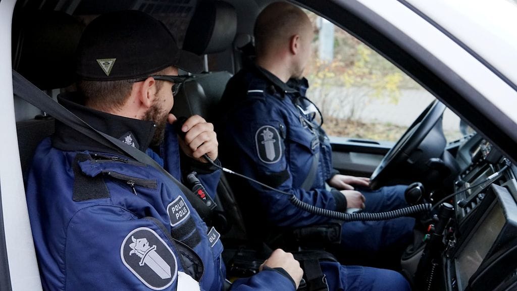 Auton alle jääneen jalankulkijan vammat vaativat sairaalahoitoa. Poliisi kaipaa tietoa Siilinjärven suojatieturmasta.