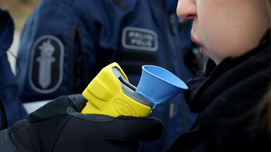 Poliisi voi puhalluttaa kansalaisen, jos hän sitä pyytää. Pakko ei kuitenkaan ole.