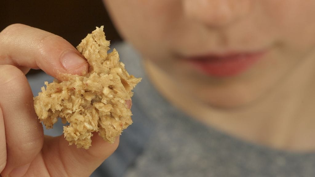 Raa'assa herkussa saattaa piillä inhottava riski. Kuvituskuva.