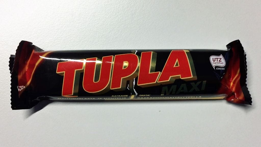 Tupla-suklaapatukan pakkausta ei kuulu avata reunoilta.