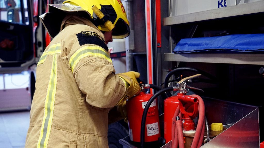 Kaksi ihmistä loukkaantui lievästi kuuden auton ketjukolarissa iltapäivällä. Kuvituskuva.