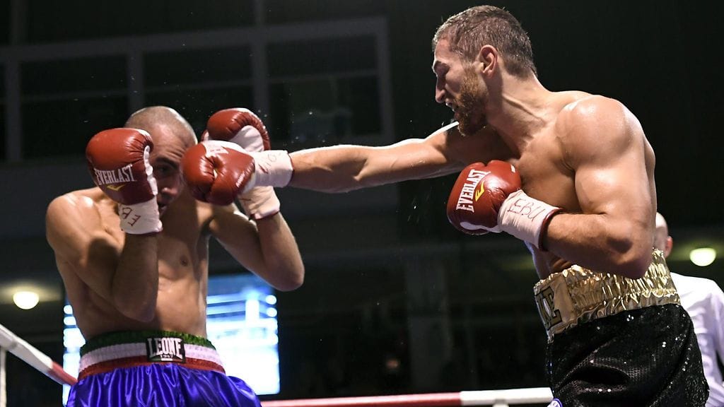 Edis Tatli vastaan Francesco Patera.