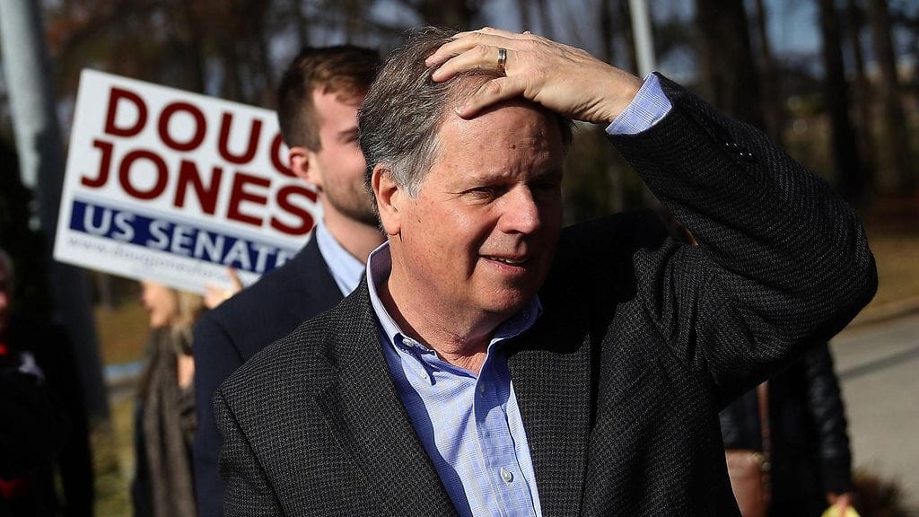 Alabaman demokraattien tuore senaattori Doug Jones 12. joulukuuta 2017 kuvattuna.