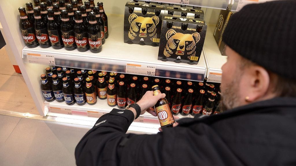 Nelosolutta on tähän asti saanut vain Alkoista. Alkoholilain muutos voi tuoda nelosoluet myös ruokakauppoihin.