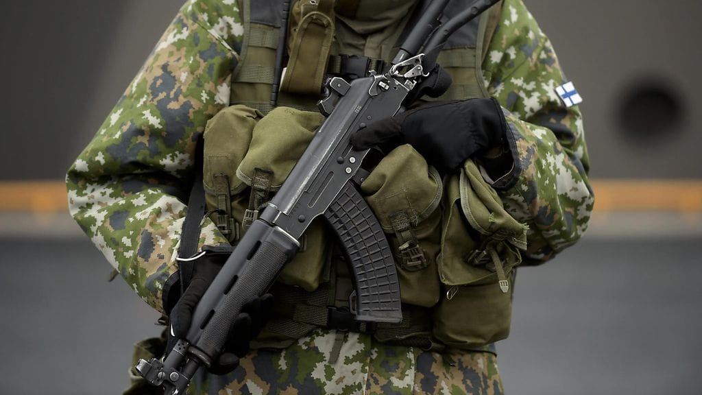 STT:n tietojen mukaan noin 300 reserviläistä kutsuttiin Suomessakin hiljattain kertausharjoituksiin tekstiviestillä.