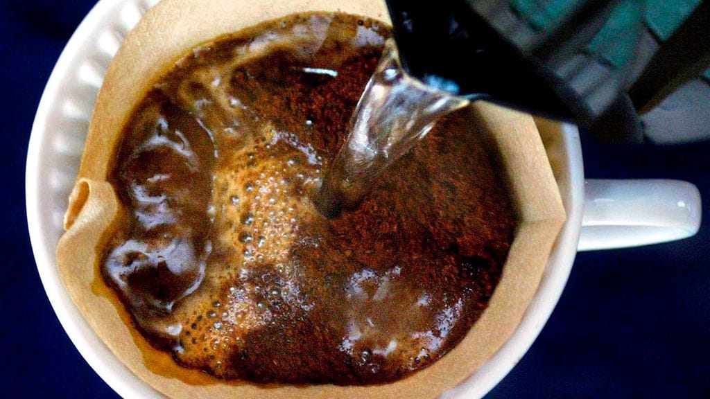 Vähintään neljä kahvikupillista päivittäin juovien riski menehtyä suolistosyöpään oli tutkimuksissa 50 prosenttia pienempi kuin osallistujilla, jotka eivät juoneet kahvia lainkaan.