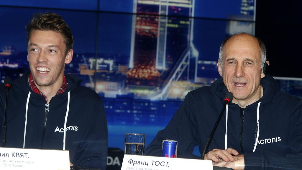 Toro Rosson tallipäällikkö Franz Tost (oik.) uskoo Daniil Kvjatin F1-mahdollisuuksiin.