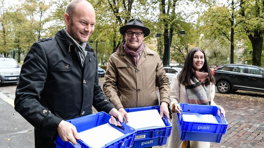 Sininen tulevaisuus kannattajakortit sampo terho tiina elovaara matti torvinen