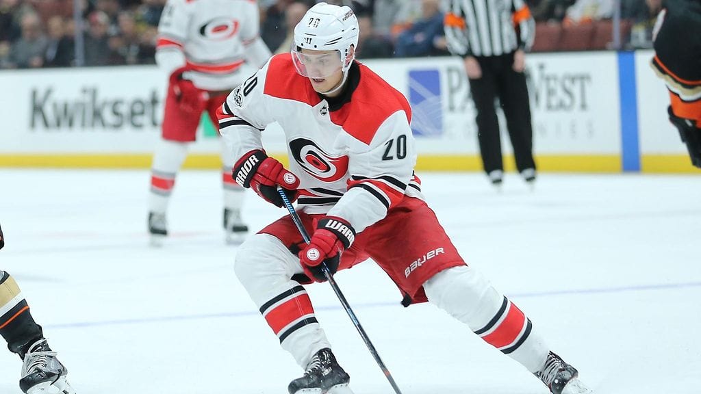 Sebastian Aho saalisti viime yön NHL-kierroksella kaksi syöttöpistettä.