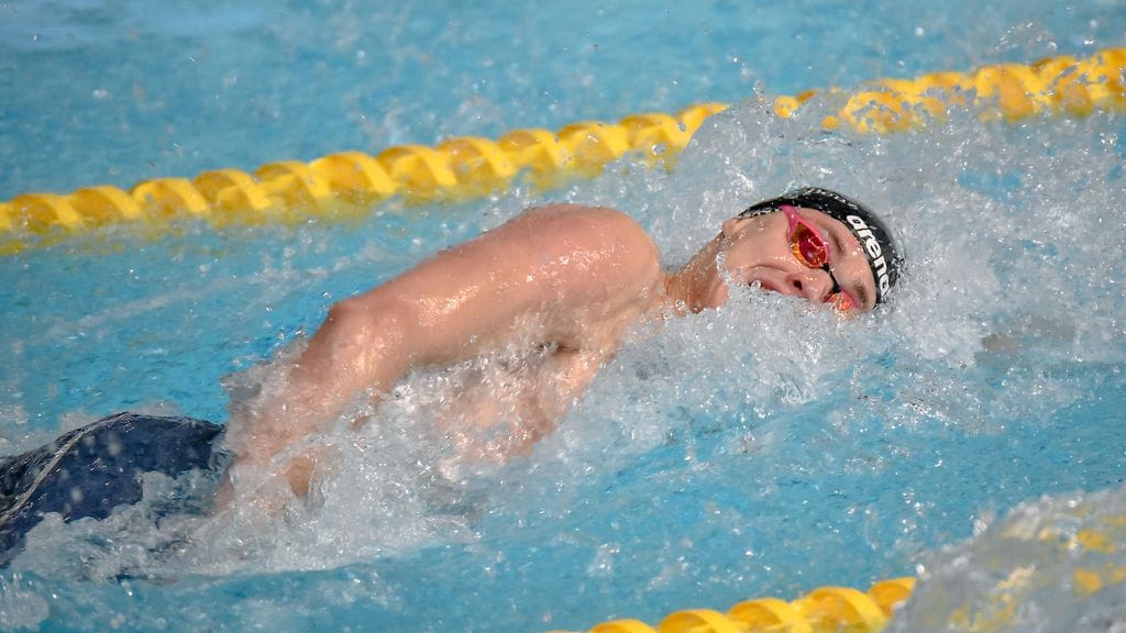 Ari-Pekka Liukkonen ui viestin päättäneen vapaaosuuden. Arkistokuva.