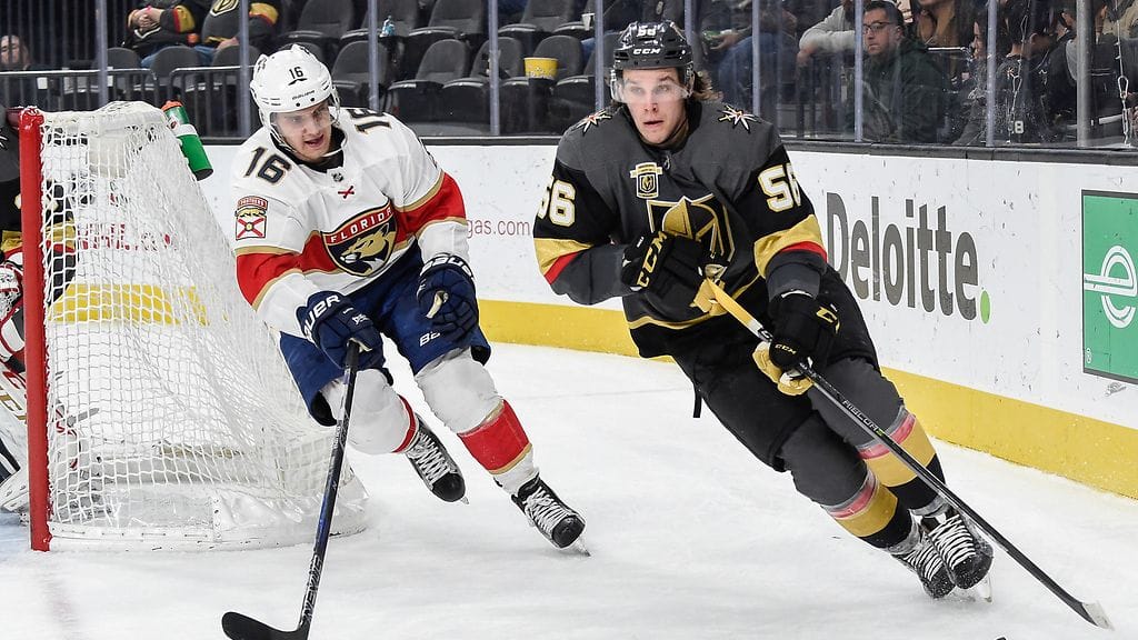 Erik Haula (oik.) vei voiton Aleksander Barkovista.