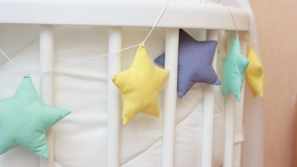 Vanhemmat löysivät pienen lapsen kuolleensa omasta sängystään.