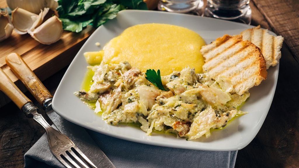 Polenta e Baccalà eli maissipuuroa ja kuivattua turskaa, jota syödään jouluisin erityisesti Koillis-Italiassa.