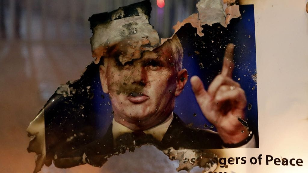 Pencen oli määrä matkustaa Egyptiin ja Israeliin tiistaina.