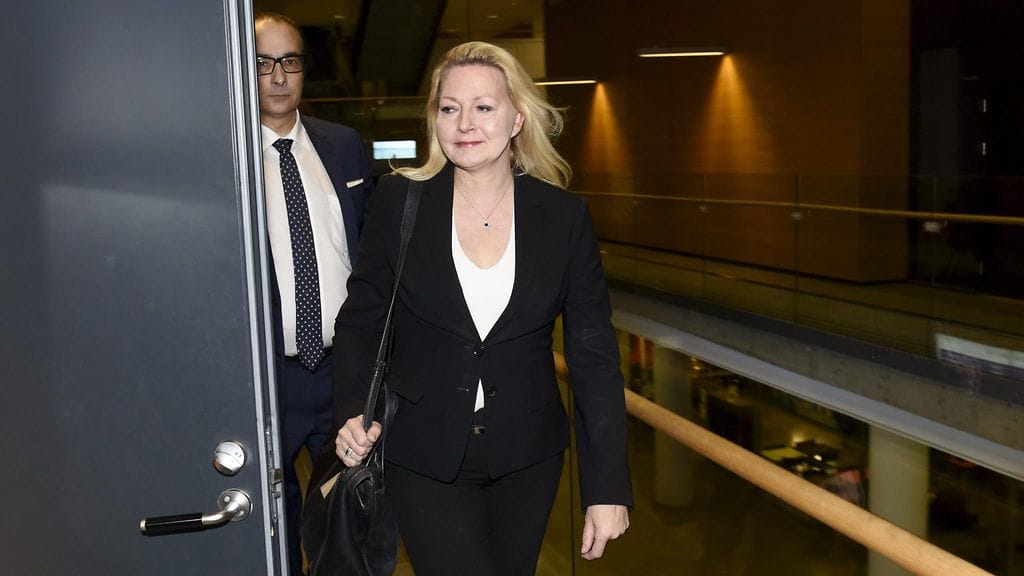 Kevan ex-toimitusjohtaja Merja Kasoi (ent. Merja Ailus) ja asianajaja Heikki Lampela Helsingin käräjäoikeudessa tänään.