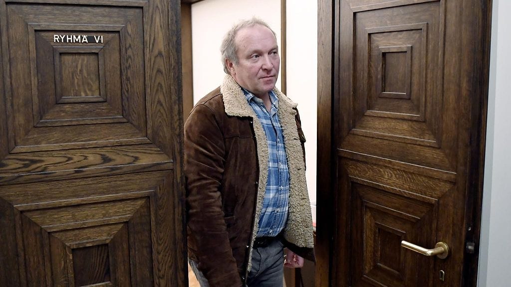 Moni on toivonut Teuvo Hakkaraiselle (ps.) potkuja eduskunnasta pikkujouluissa paljastuneen kourintatapauksen jälkeen. Eduskunnasta erottaminen ei kuitenkaan onnistu ihan helposti.