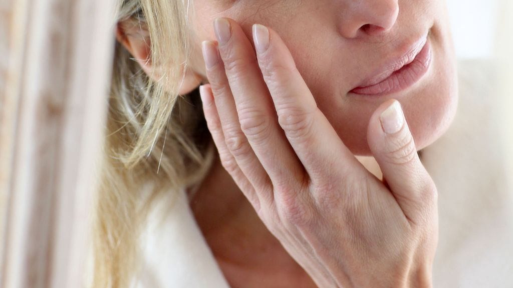 Ikääntyessä kollageenin määrä vähenee. Kuvituskuva.