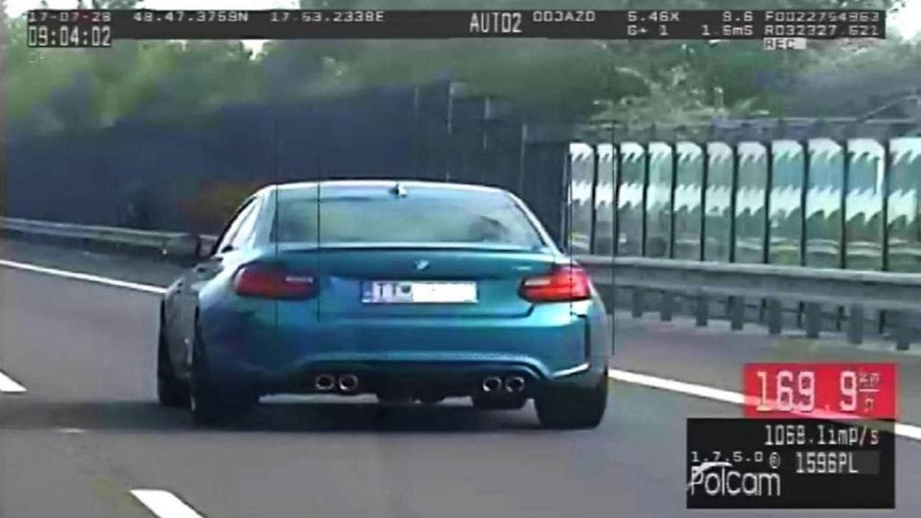 BMW M2:n nopeudeksi mitattiin jopa 242 kilometriä tunnissa.
