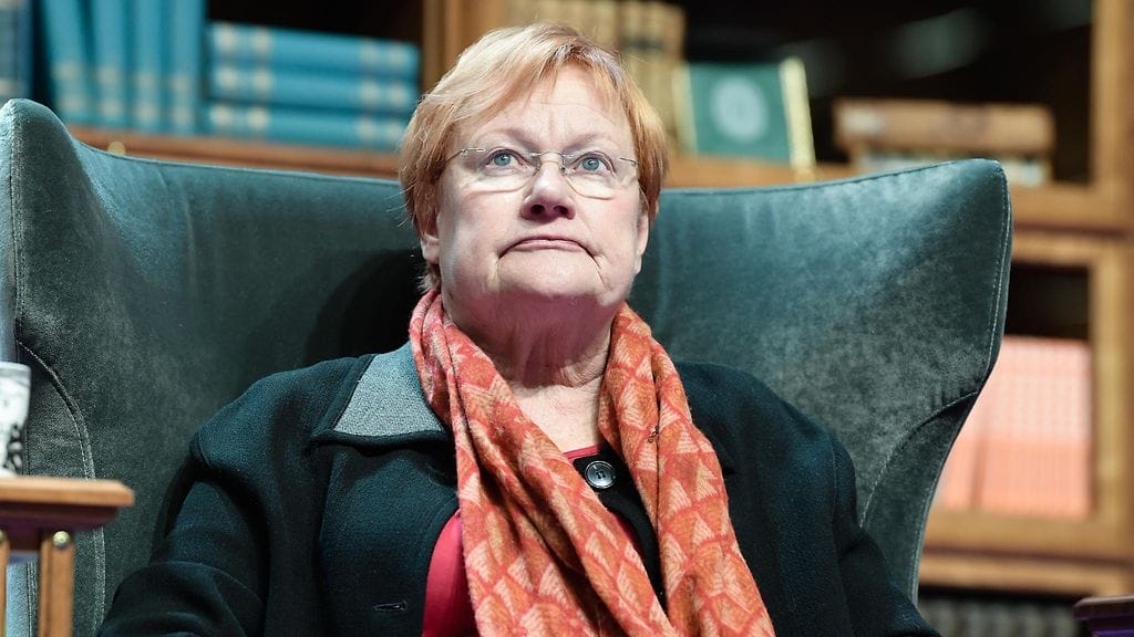 Halosen mukaan Suomi on pilannut kansainvälistä mainettaan leikkaamalla kehitysyhteistyörahoitustaan.
