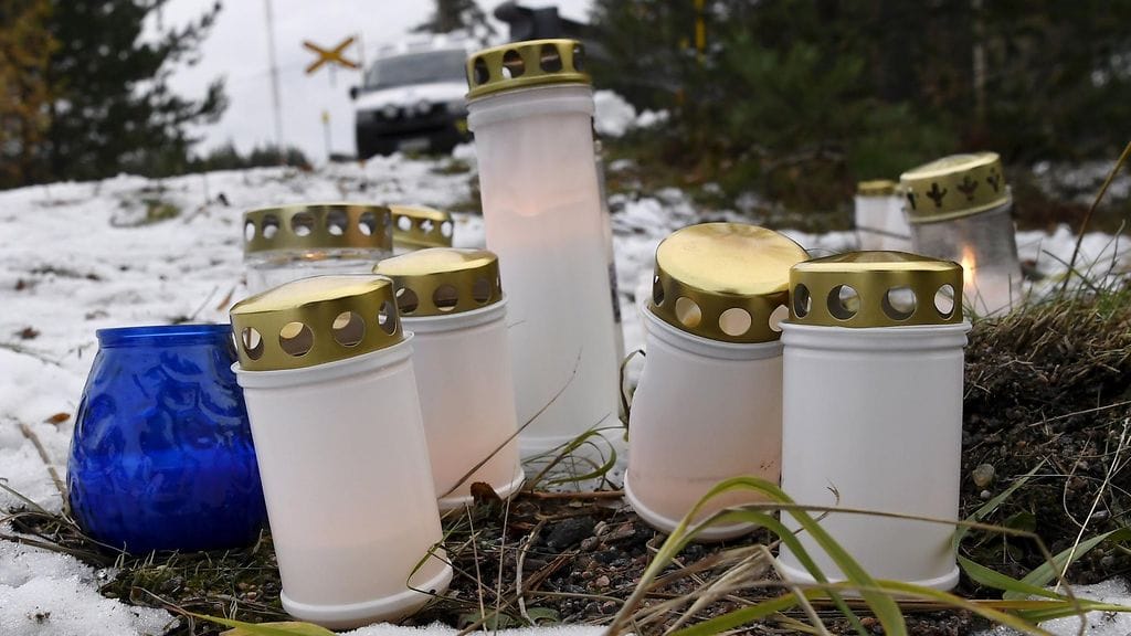 Raaseporin tasoristeysturmassa kuoli kolme varusmiestä ja yksi junamatkustaja.