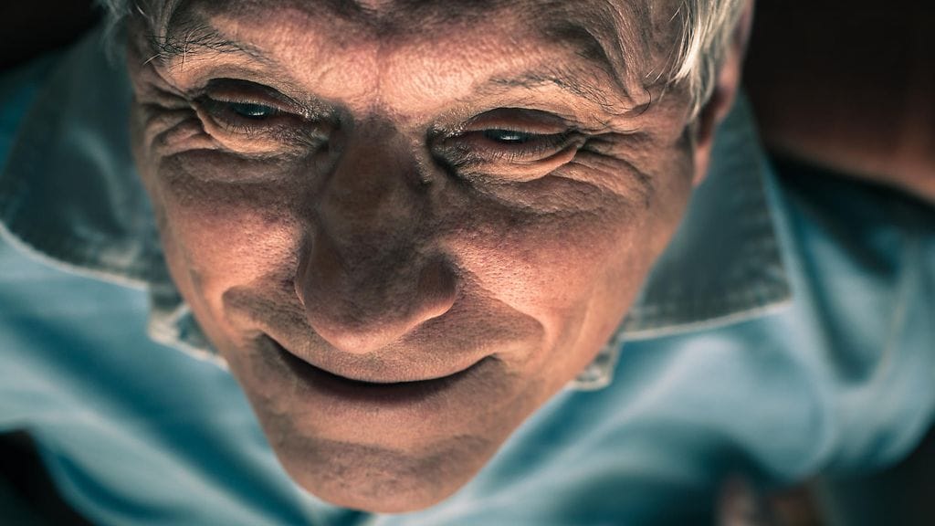 Satavuotiaaksi pääseminen on kiinni paitsi perimästä ja sattumista, omista valinnoista. Kuvituskuva.