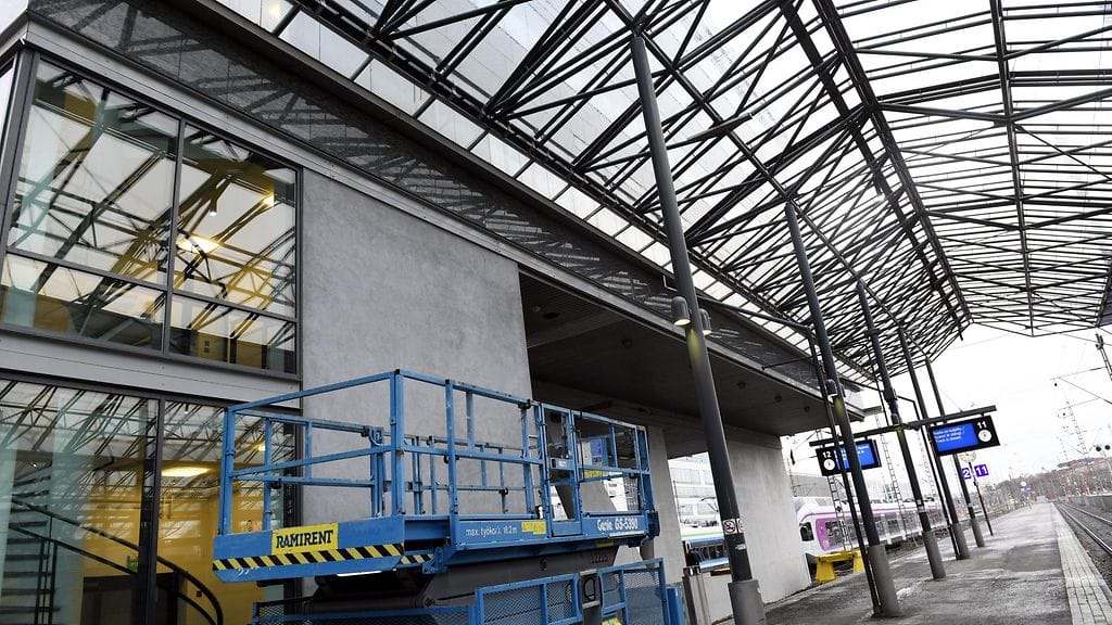 Helsingin rautatieaseman romahdusvaarassa oleva katos.