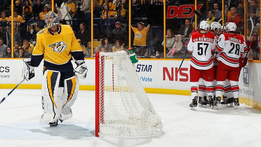 Pekka Rinne ei onnistunut Carolinaa vastaan.