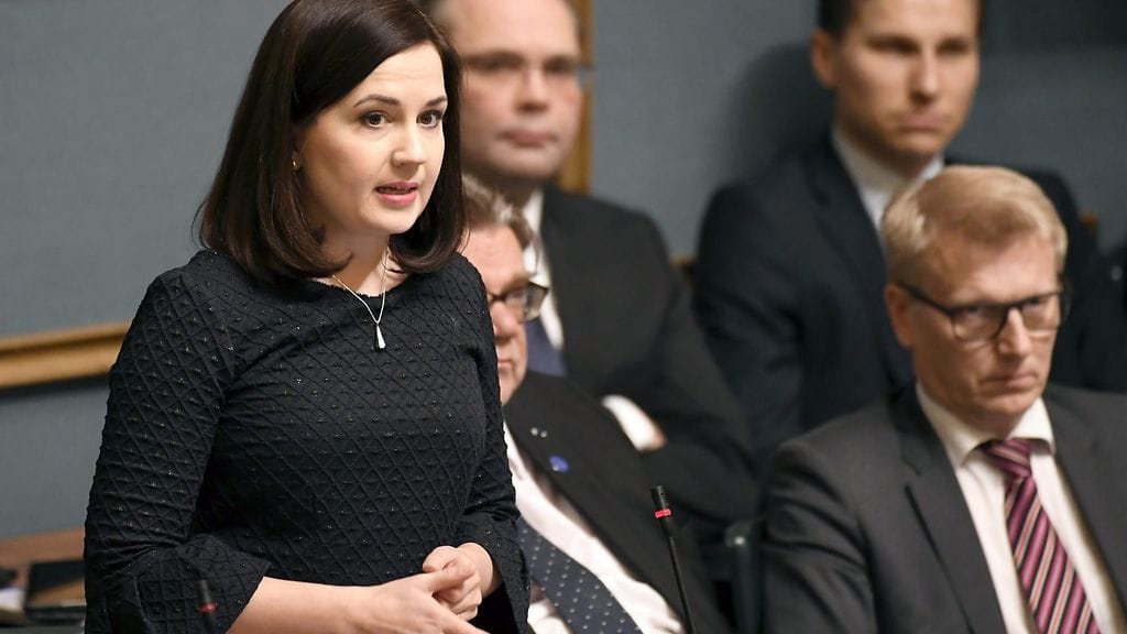 Opetusministeri Sanni Grahn-Laasonen eduskunnan suullisella kyselytunnilla, 14. joulukuuta 2017.