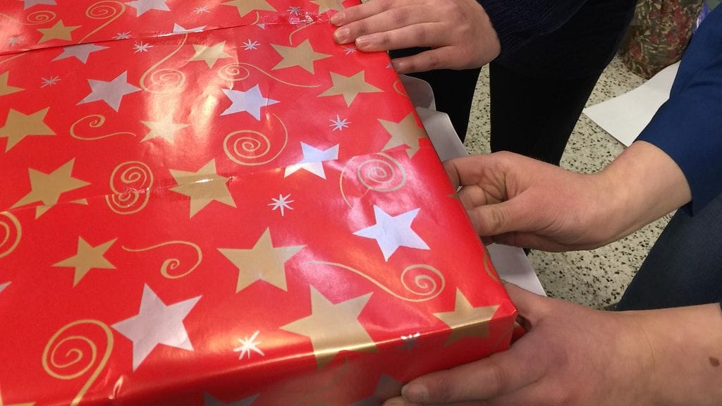 joululahjojen paketointi
