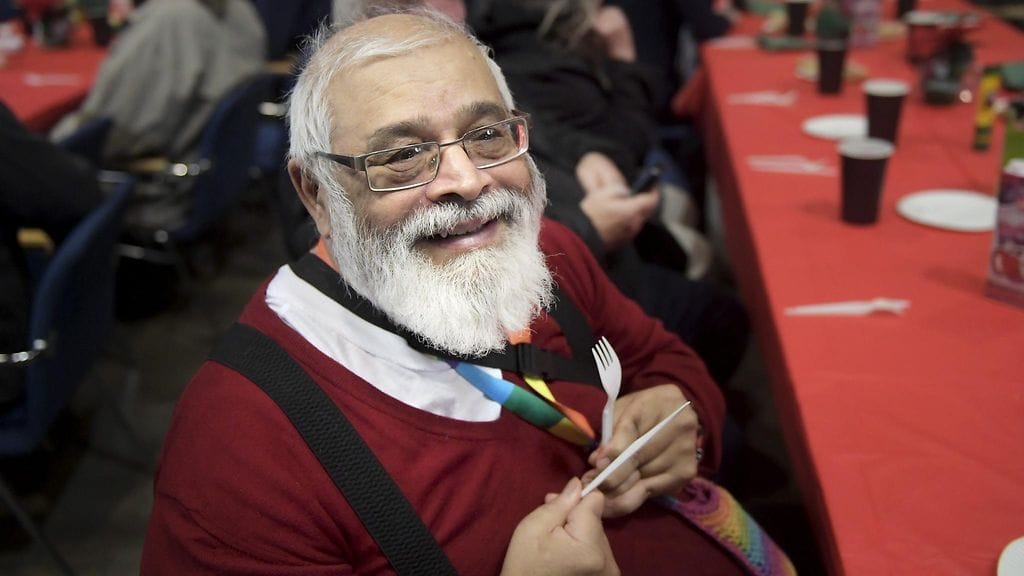 Hemmi Palm osallistui perinteiseen Hurstin vähävaraisten ja yksinäisten joulujuhlaan, joka järjestettiin Helsingin Messukeskuksessa jouluaattona.