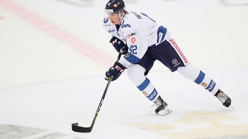 Miro Heiskanen totutteli A-maajoukkueen vauhtiin Karjala-turnauksessa marraskuussa.