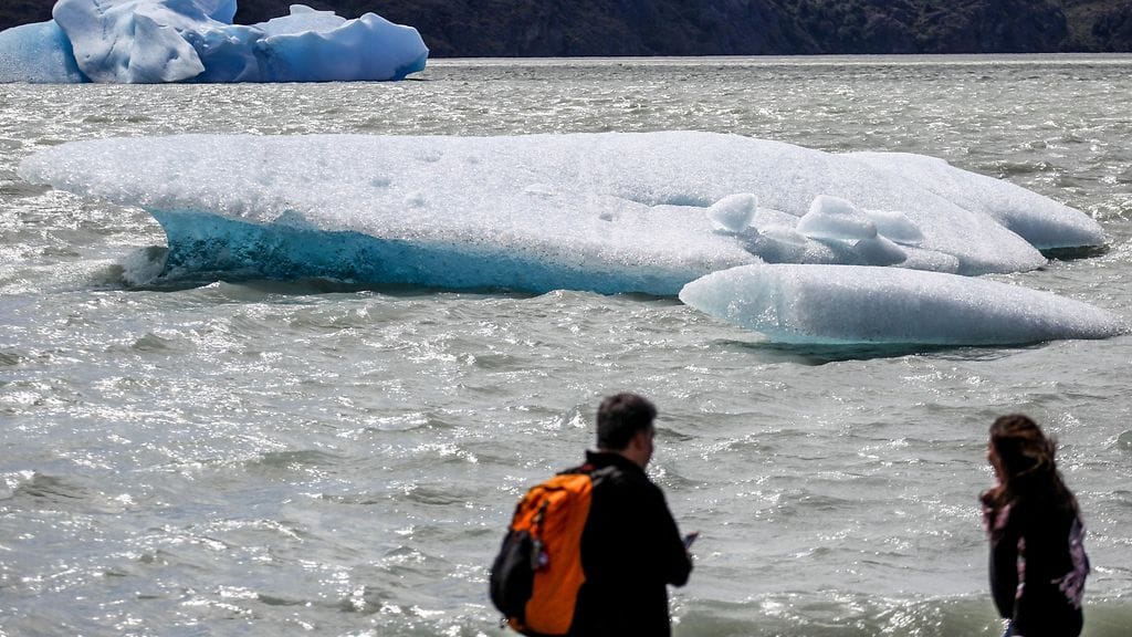 Jäätiköstä irtautunut pala Chilessä.