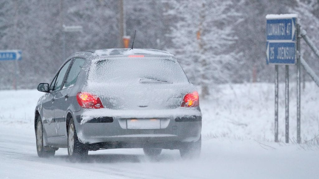 Lunta pyrytti eilisen aikana eniten Porvoossa ja Lahdessa, jossa Ilmatieteen laitoksen mittauspisteille kertyi 16 senttiä lunta.