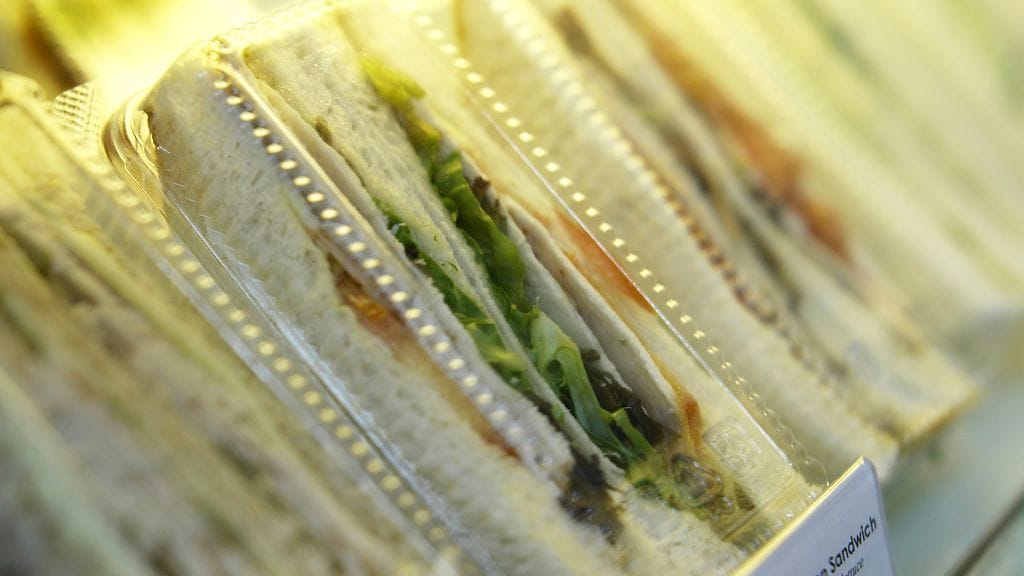 Eineshyllyjen kolmioleipien täytteinä on runsaasti suolaa, rasvaa ja lisäaineita.