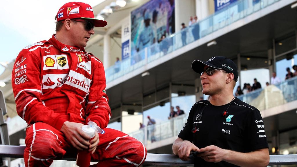 Kimi Räikkönen (vas.) saa Jacques Villeneuvelta kehut, Valtteri Bottas moitteet.