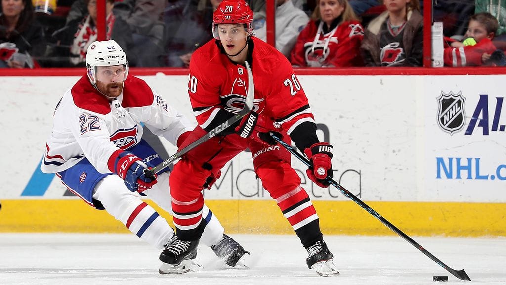 Montrealin Karl Alzner ei saanut Sebastian Ahoa kuriin.