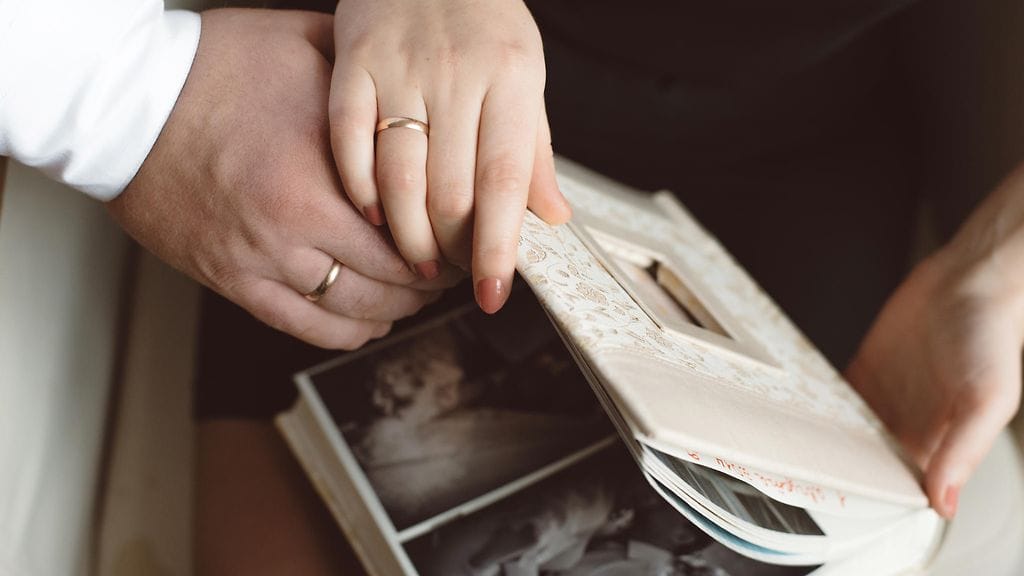 Kaksi vuosikymmentä sitten otettu valokuva paljasti yhteyden pariskunnan historiasta.