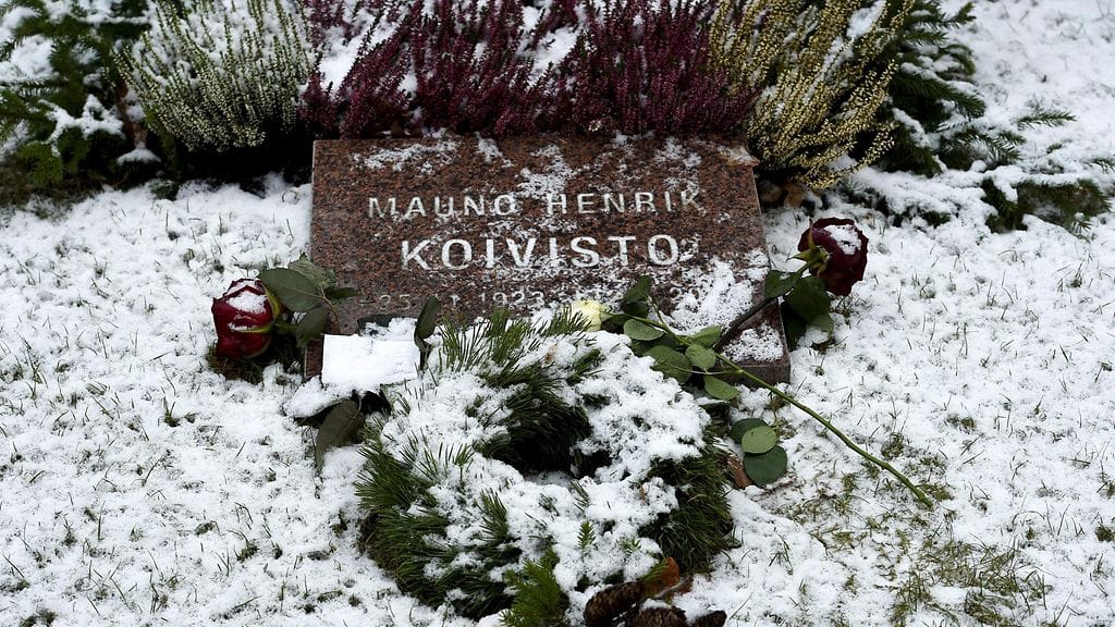 Presidentti Mauno Koiviston hauta Hietaniemen hautausmaalla Helsingissä 7. joulukuuta 2017.