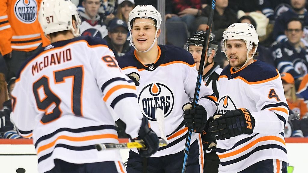 Jesse Puljujärvi (kesk.) onnistui Winnipegiä vastaan.