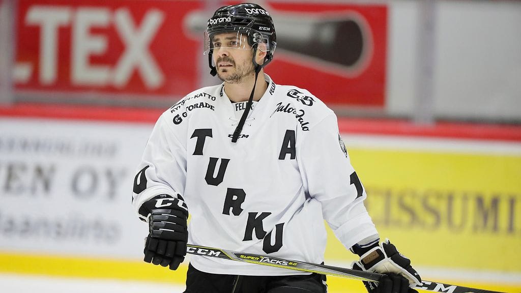 Tuleeko Eric Perrinistä tänään kaikkien aikojen tehokkain ulkomaalaispelaaja Liigassa?