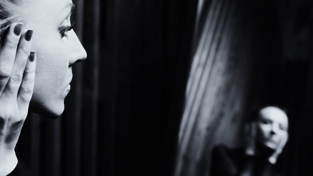 Jos tulokset kuitenkin varmistuvat, ne viittaavat masennusoireiden olevan osa Alzheimerin taudin kehittymistä ja varhainen merkki sairaudesta. Kuvituskuva.