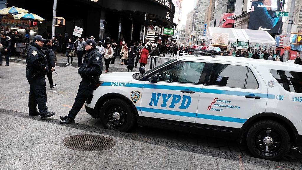 New Yorkin poliisi vaihtaa kännykkänsä, ja uudistuksen uskotaan nopeuttavan virkavallantiedonsaantia.