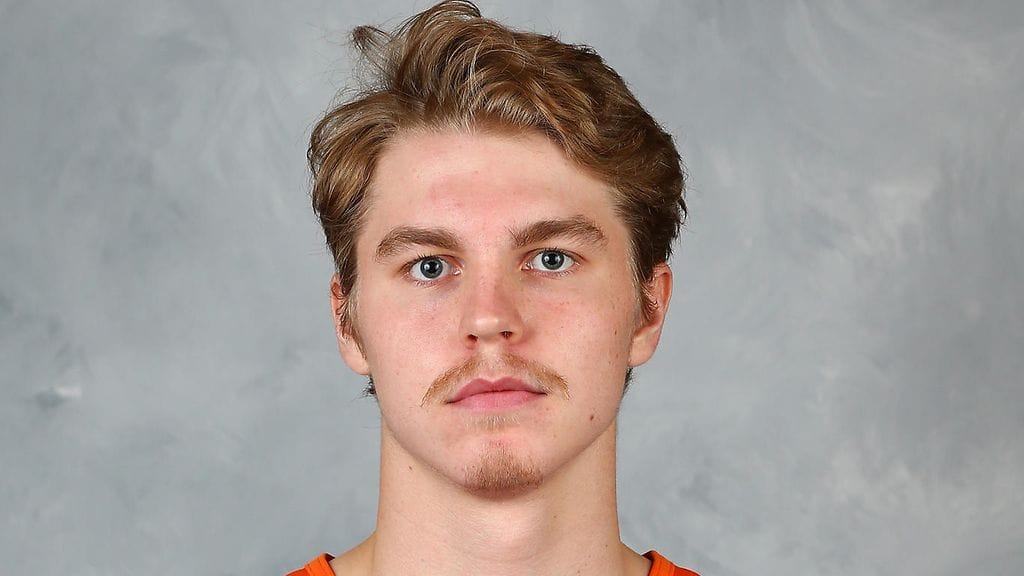 Sebastian Aho, se New York Islandersin puolustaja.