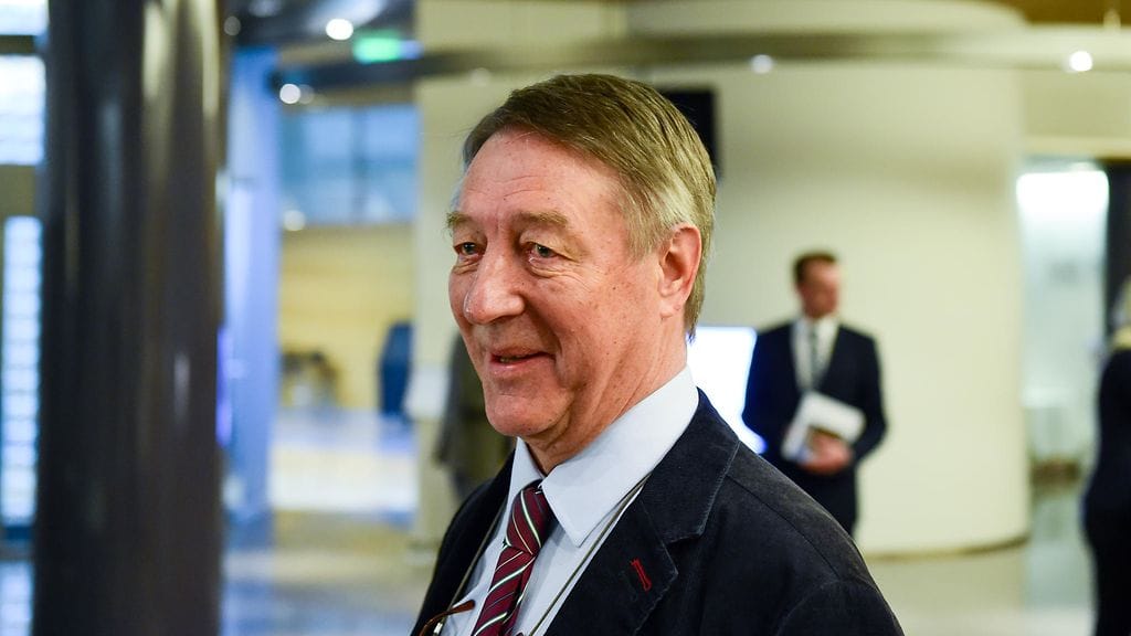 Juhantalo on toiminut urallaan myös kauppa- ja teollisuusministerinä sekä keskustan eduskuntaryhmän puheenjohtajana.