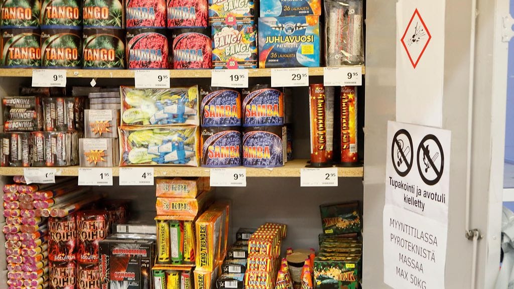 Ilotulitteita on ilonpidon lisäksi käytetty pahantekoon.