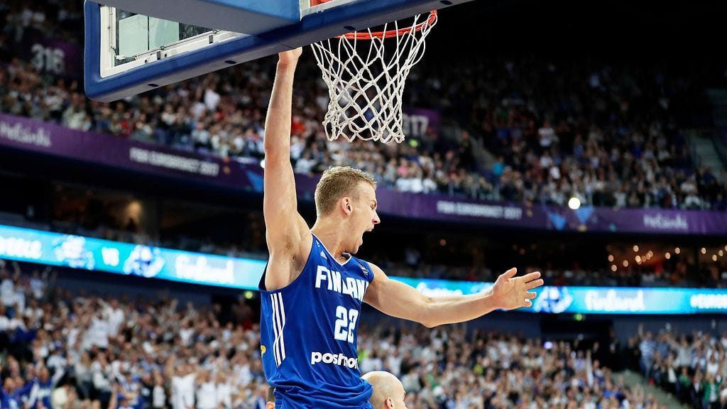 Carl Lindbom syyskuussa Suomen ja Kreikan välisessä EM-kisojen alkulohkon ottelussa.