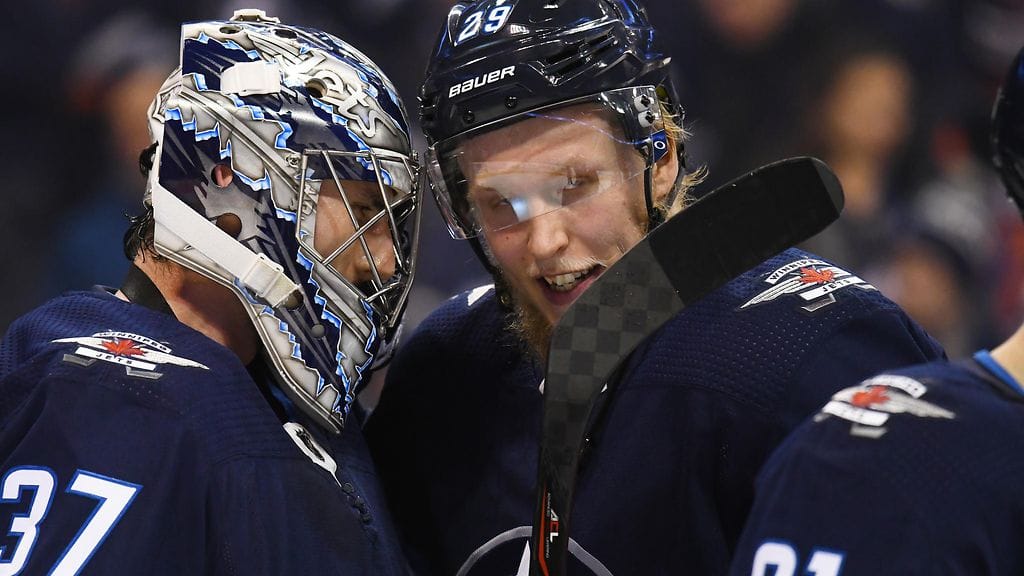 Patrik Laine syötti kaksi maalia Winnipegin kotivoitossa.